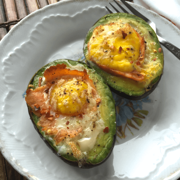 healthy-fat-baked-egg-avocado