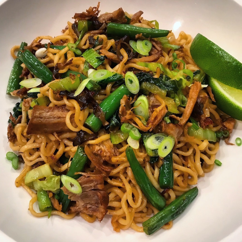 indonesian mee goreng with pulled pork